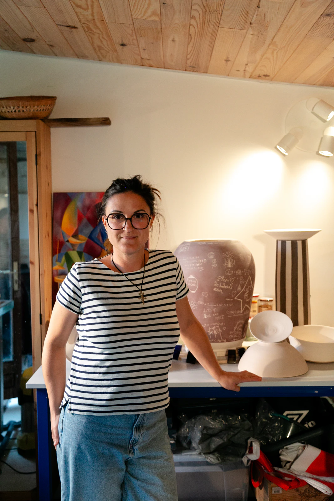 Portrait d'Héloïse André-Lamache dans son atelier